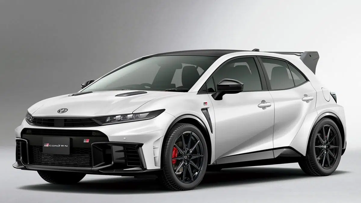 Toyota GR Corolla 2026 versión deportiva con kit de carrocería ampliado y llantas de rendimiento